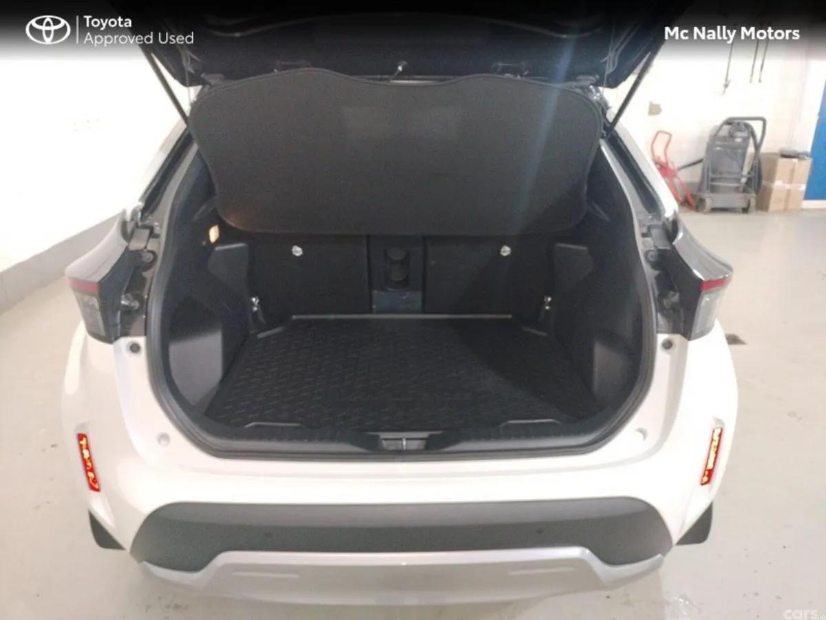 Toyota Yaris Cross Hatchback, Petrol Hybrid, 2022, White