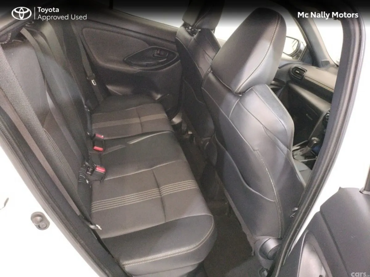 Toyota Yaris Cross Hatchback, Petrol Hybrid, 2022, White
