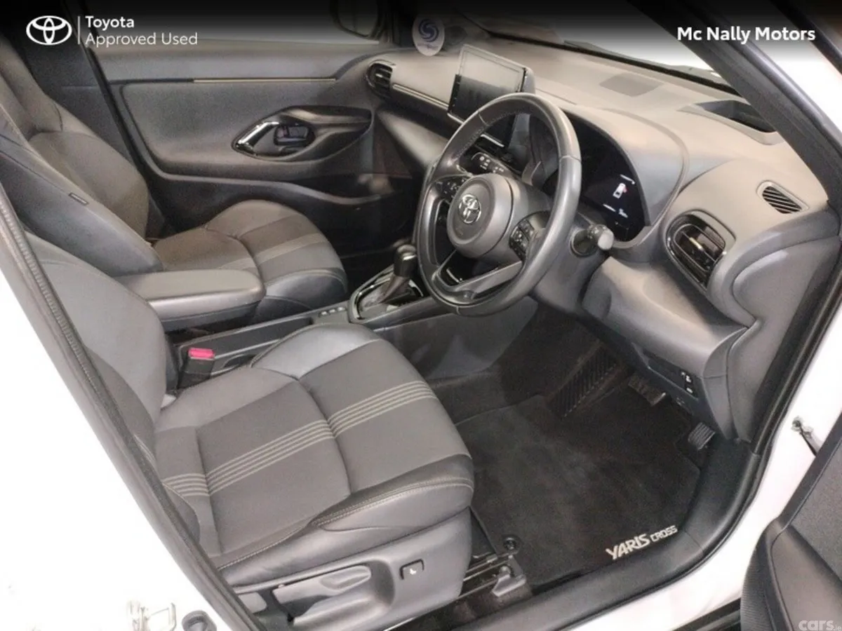 Toyota Yaris Cross Hatchback, Petrol Hybrid, 2022, White