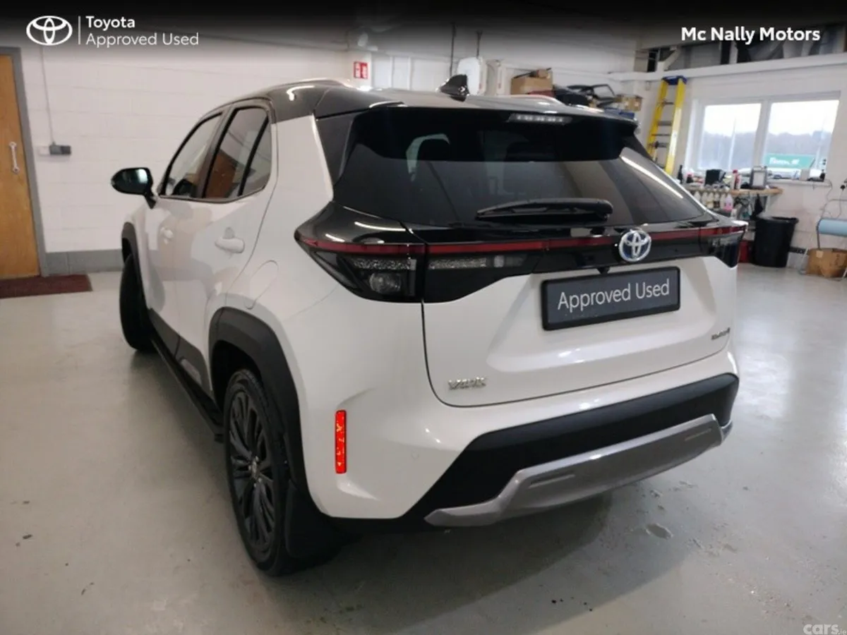 Toyota Yaris Cross Hatchback, Petrol Hybrid, 2022, White