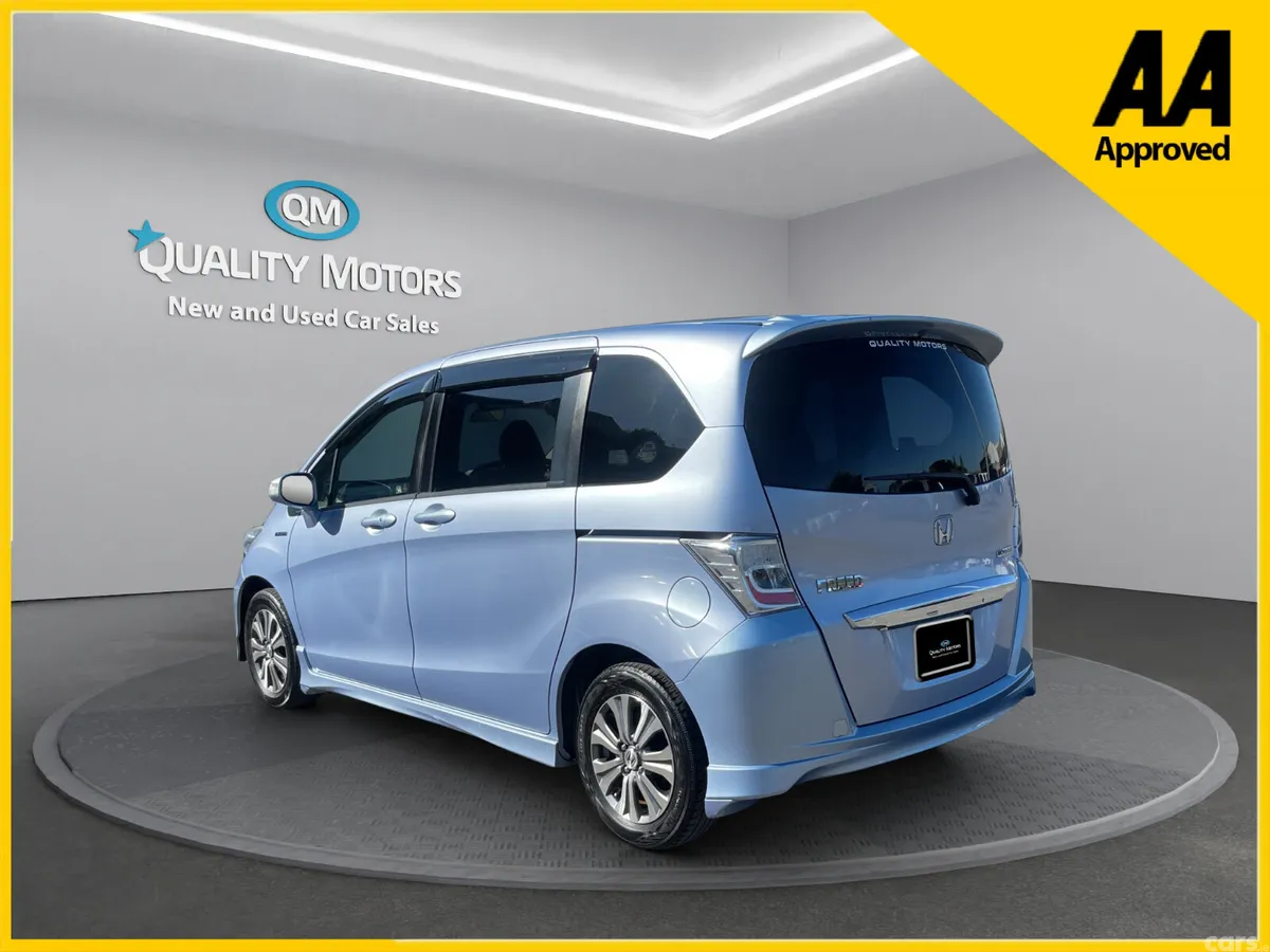 Honda Freed MPV, Petrol, 2014, Silver