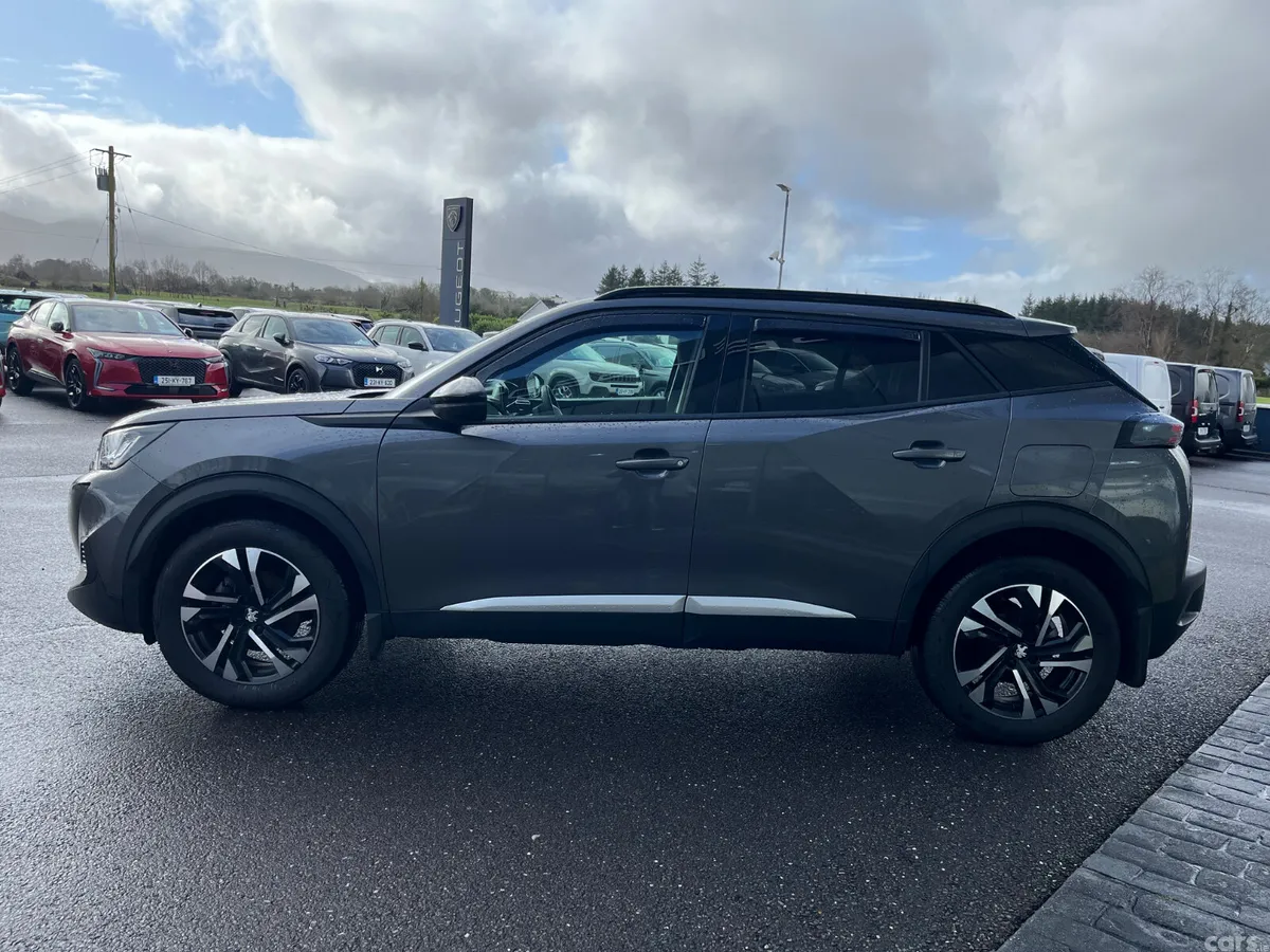 Peugeot 2008 MPV, Petrol, 2023, Grey