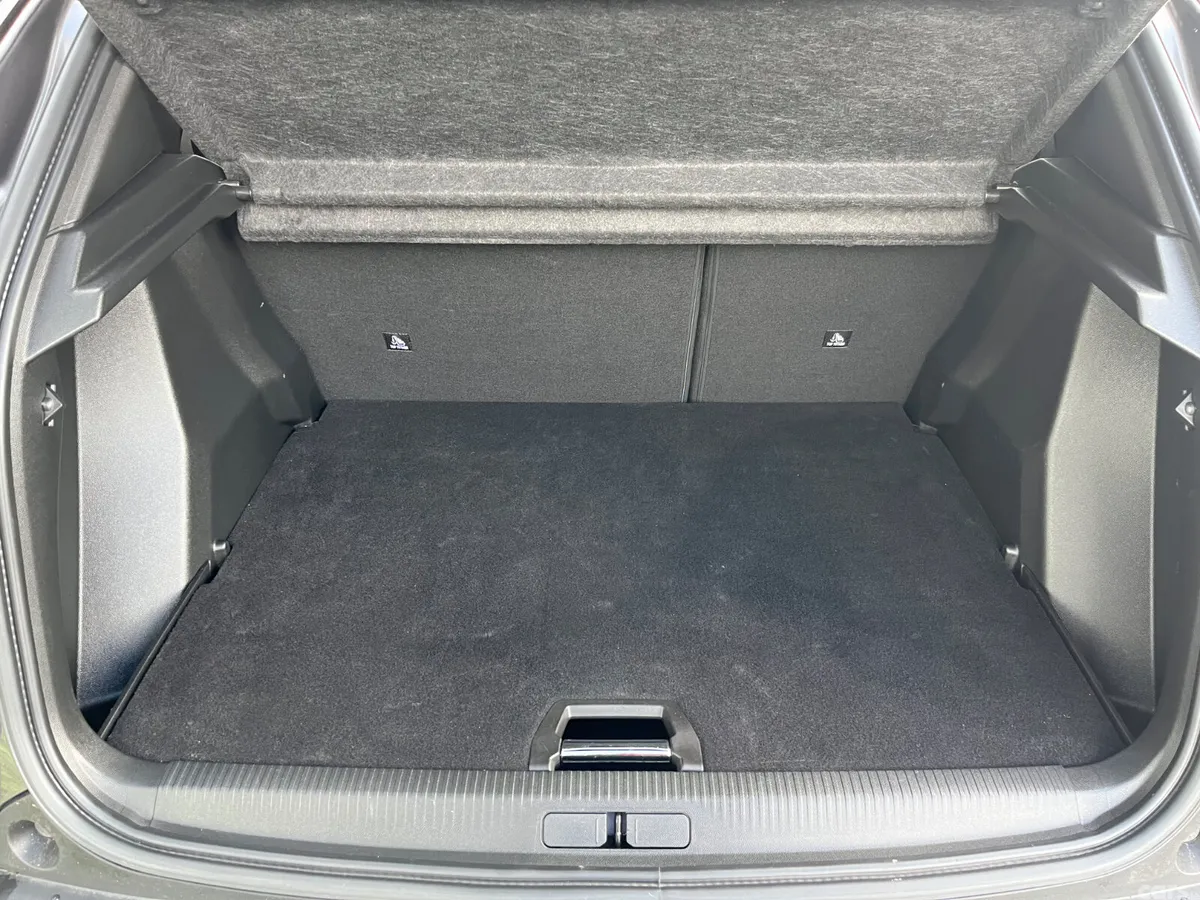 Peugeot 2008 MPV, Petrol, 2023, Grey