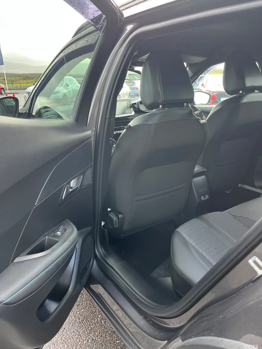 Peugeot 2008 MPV, Petrol, 2023, Grey