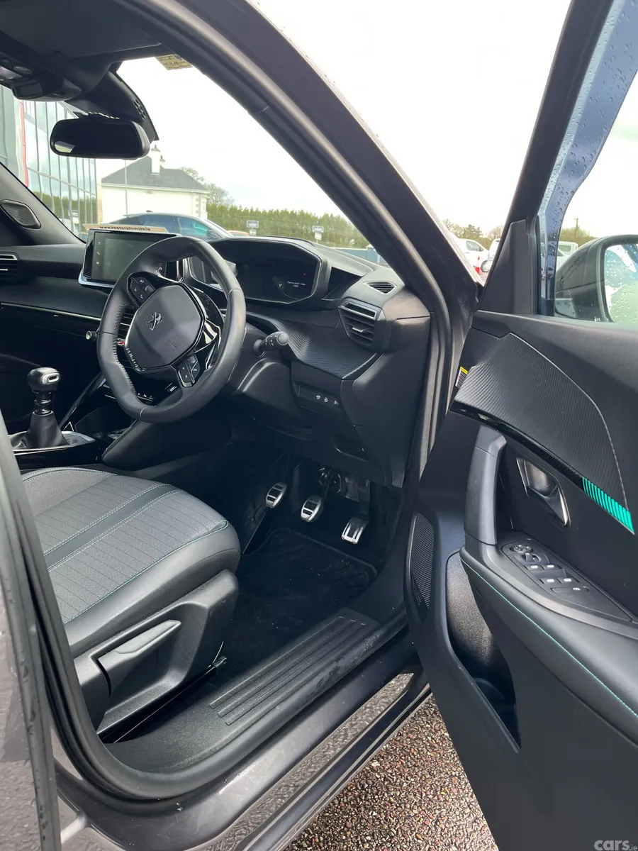 Peugeot 2008 MPV, Petrol, 2023, Grey