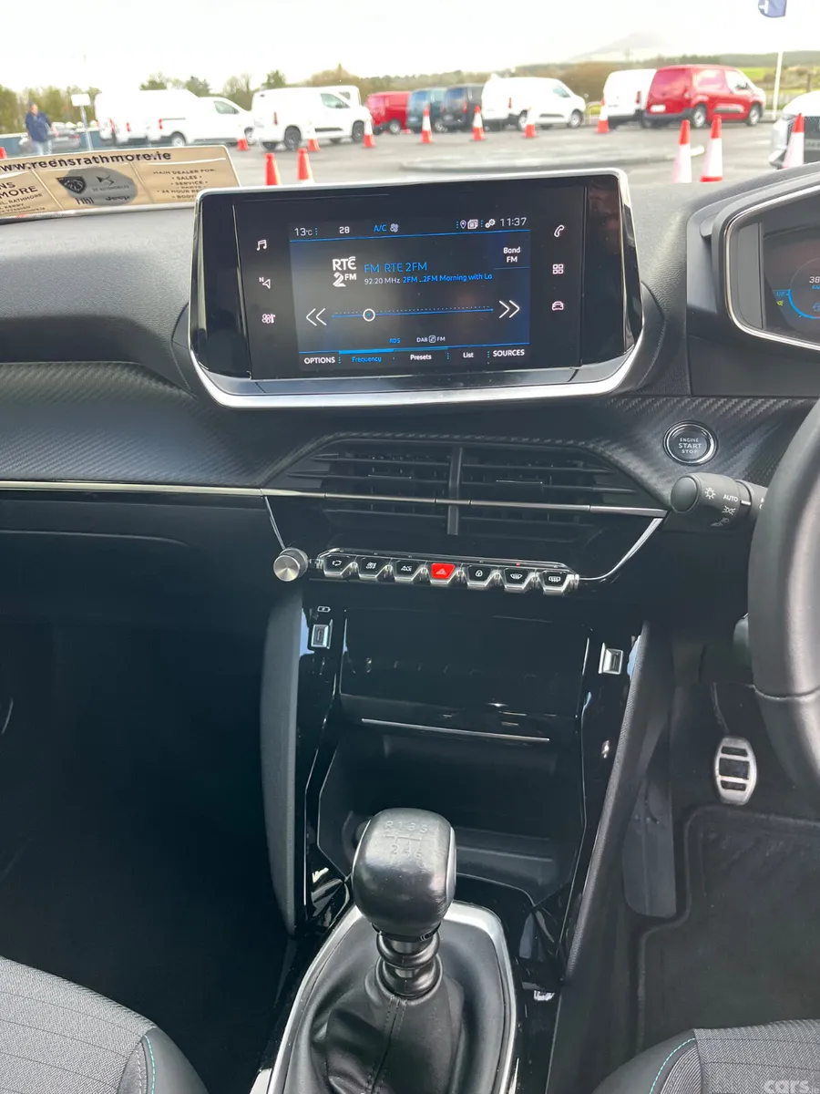 Peugeot 2008 MPV, Petrol, 2023, Grey
