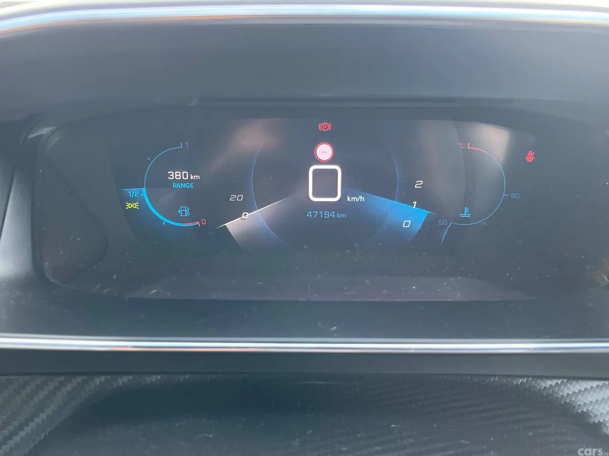Peugeot 2008 MPV, Petrol, 2023, Grey