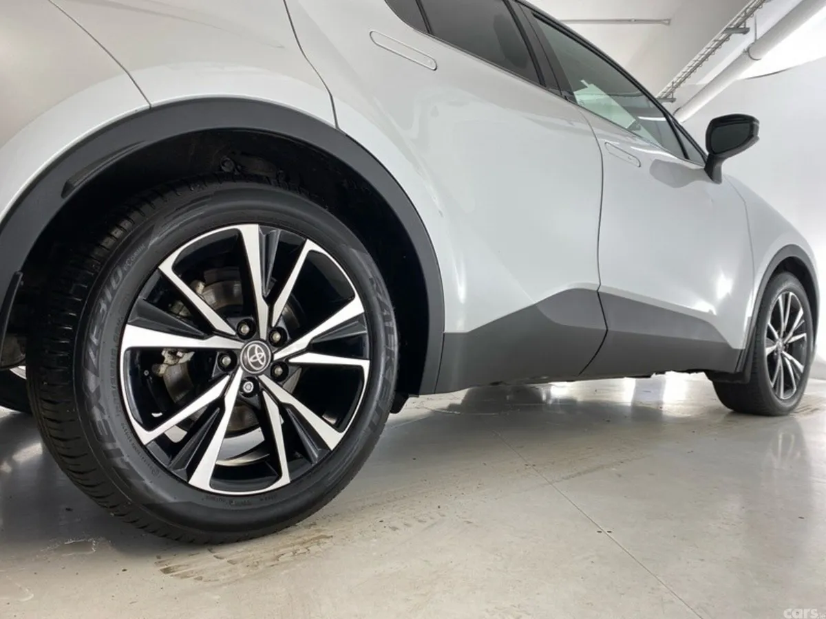 Toyota C-HR SUV, Petrol Hybrid, 2024, White