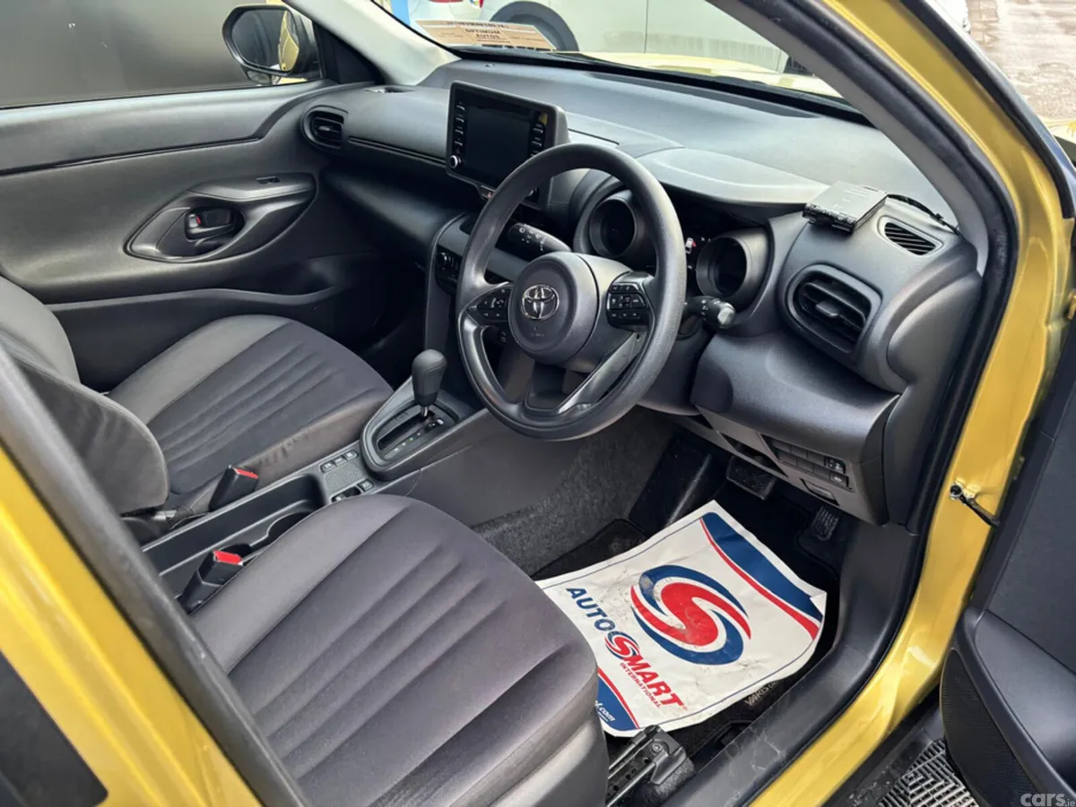 Toyota Yaris Cross Hatchback, Petrol Hybrid, 2022, Gold