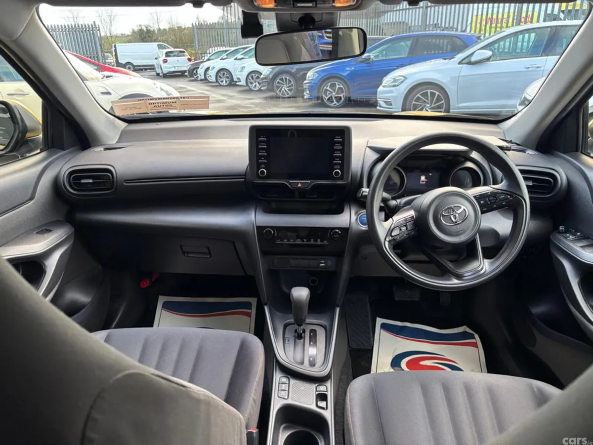 Toyota Yaris Cross Hatchback, Petrol Hybrid, 2022, Gold