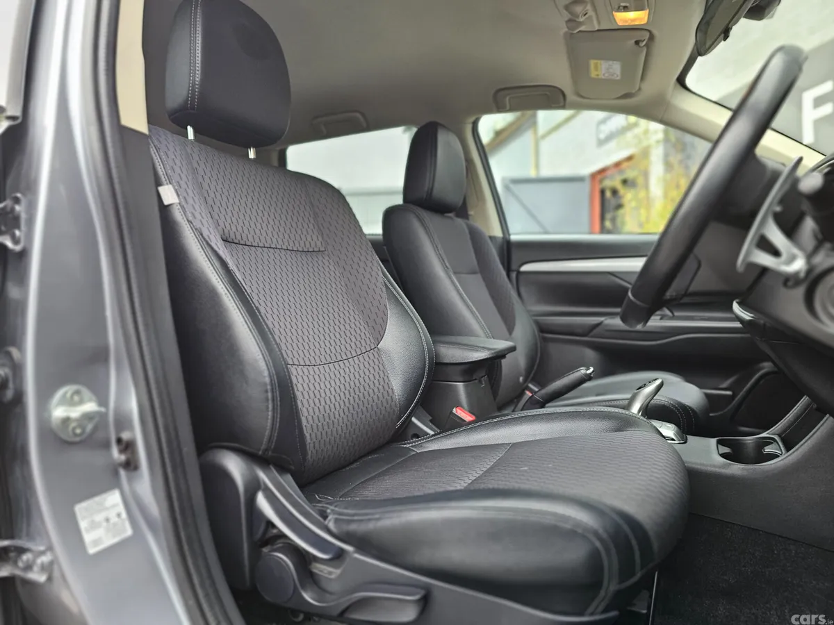 Mitsubishi Outlander SUV, Petrol Plug-in Hybrid, 2015, Grey