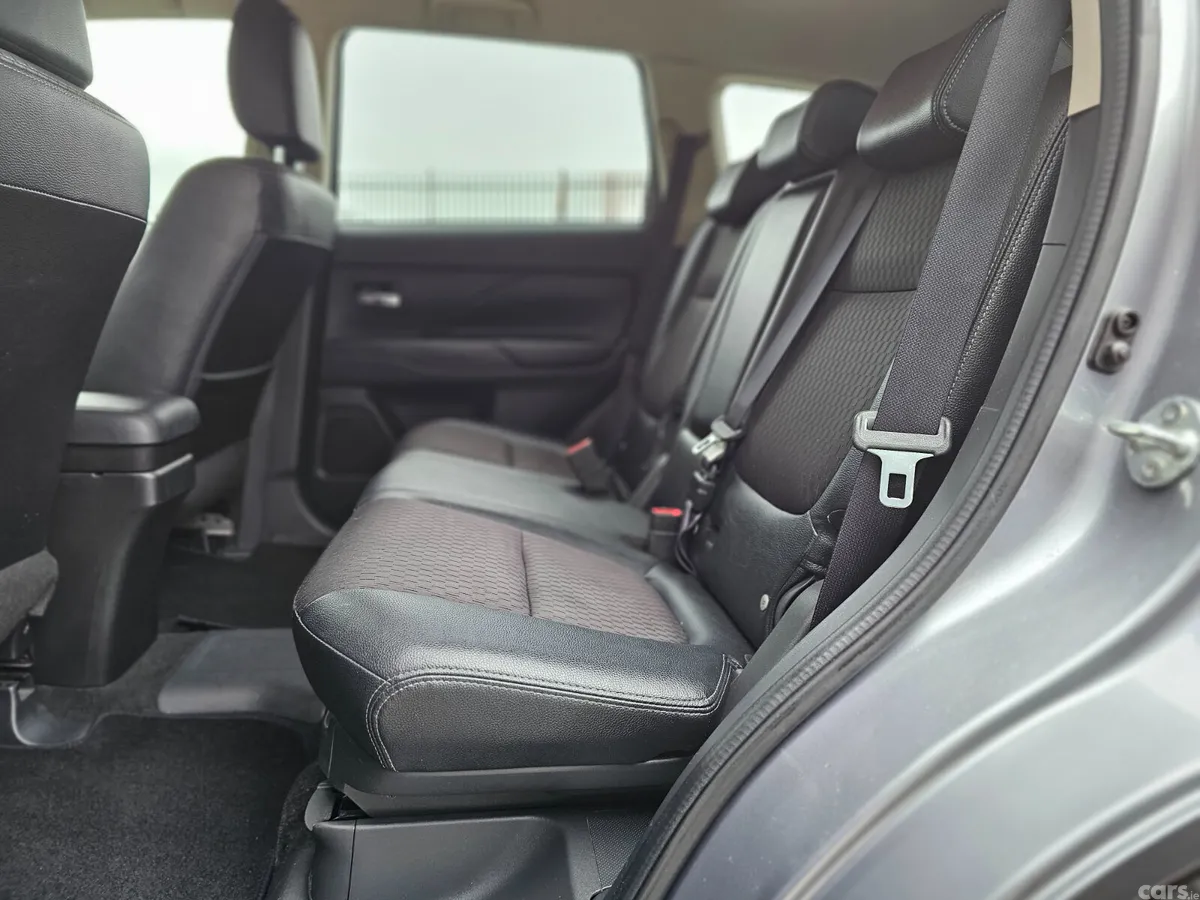 Mitsubishi Outlander SUV, Petrol Plug-in Hybrid, 2015, Grey