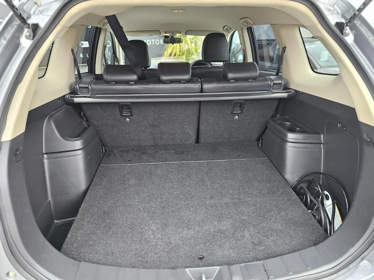 Mitsubishi Outlander SUV, Petrol Plug-in Hybrid, 2015, Grey