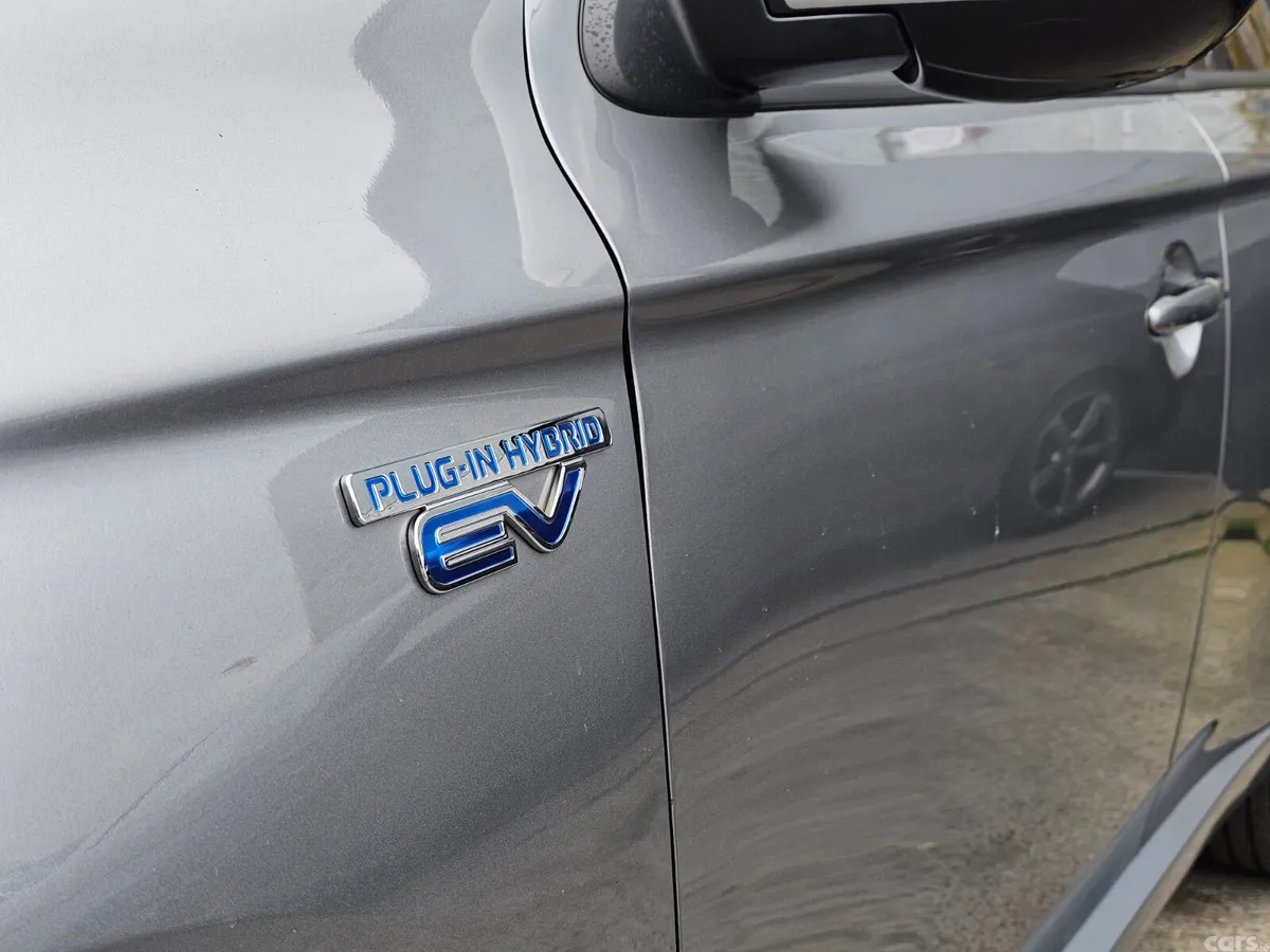 Mitsubishi Outlander SUV, Petrol Plug-in Hybrid, 2015, Grey