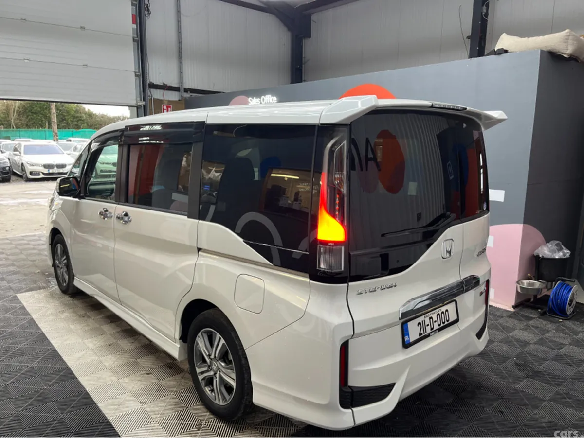 Honda Stepwagon MPV, Petrol Hybrid, 2021, White
