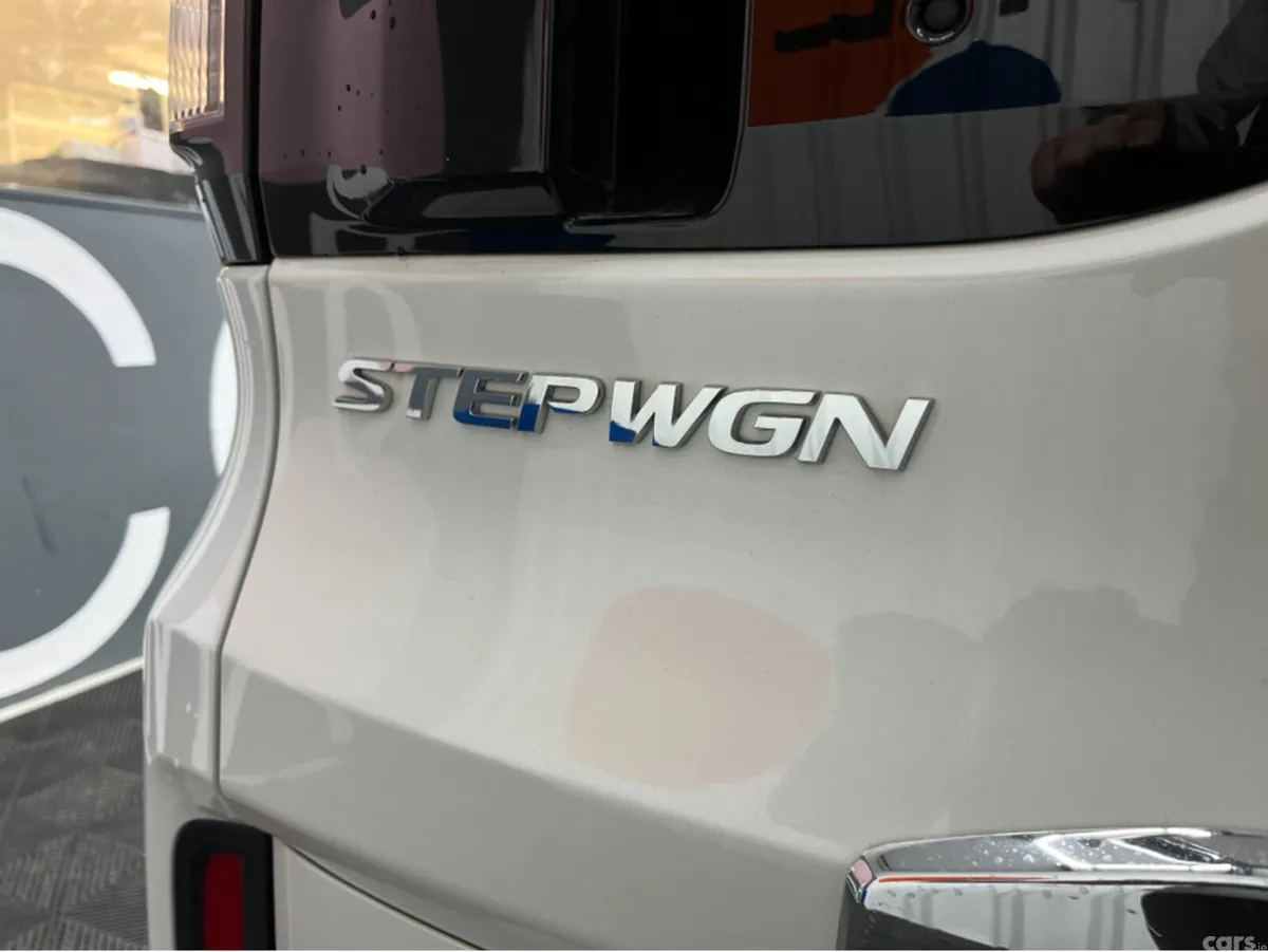 Honda Stepwagon MPV, Petrol Hybrid, 2021, White