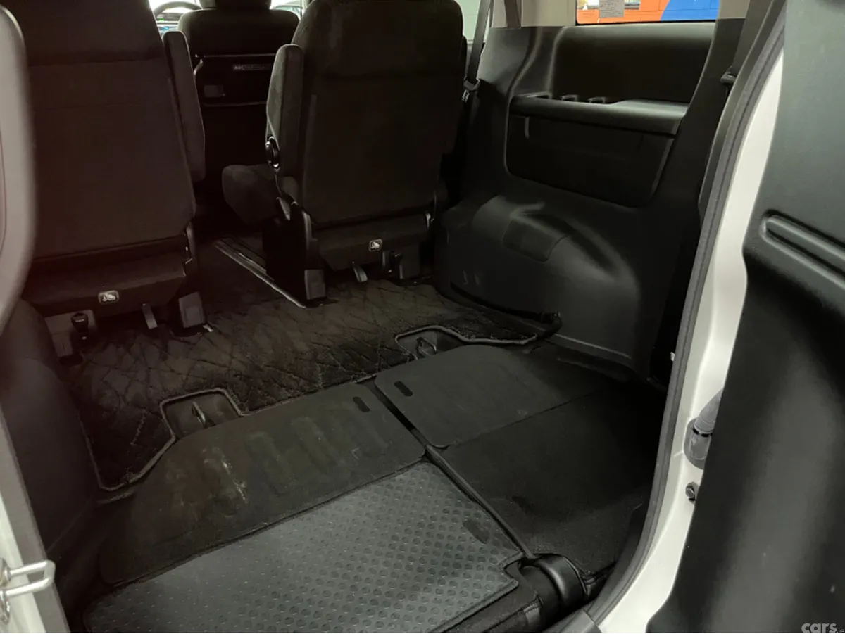 Honda Stepwagon MPV, Petrol Hybrid, 2021, White