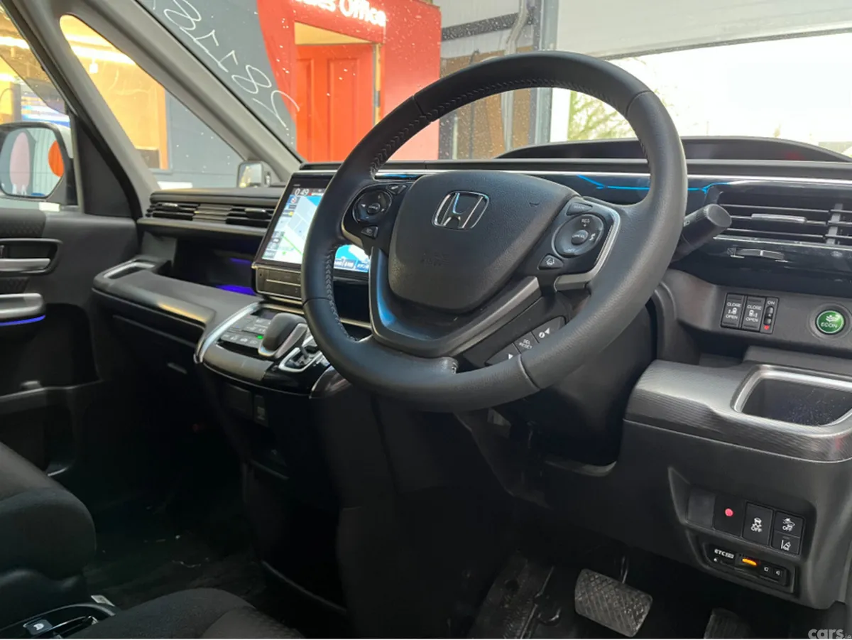 Honda Stepwagon MPV, Petrol Hybrid, 2021, White