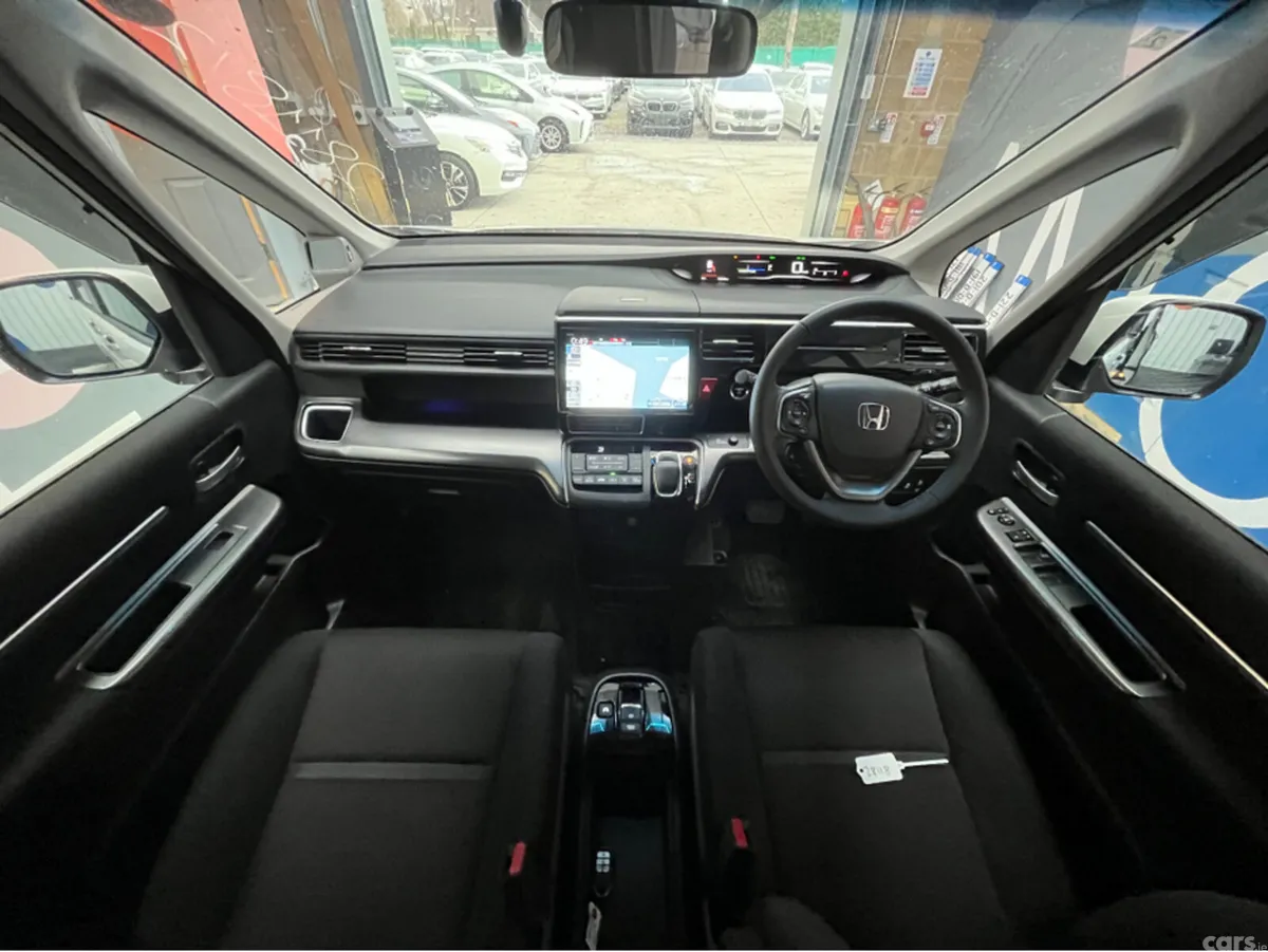 Honda Stepwagon MPV, Petrol Hybrid, 2021, White