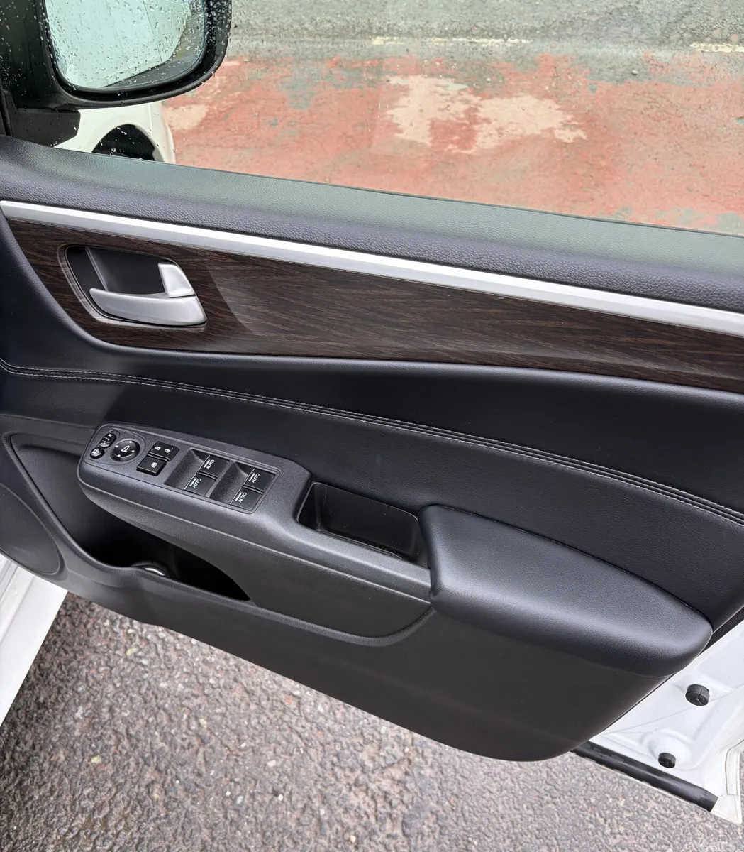 Honda Jade MPV, Petrol Hybrid, 2016, White