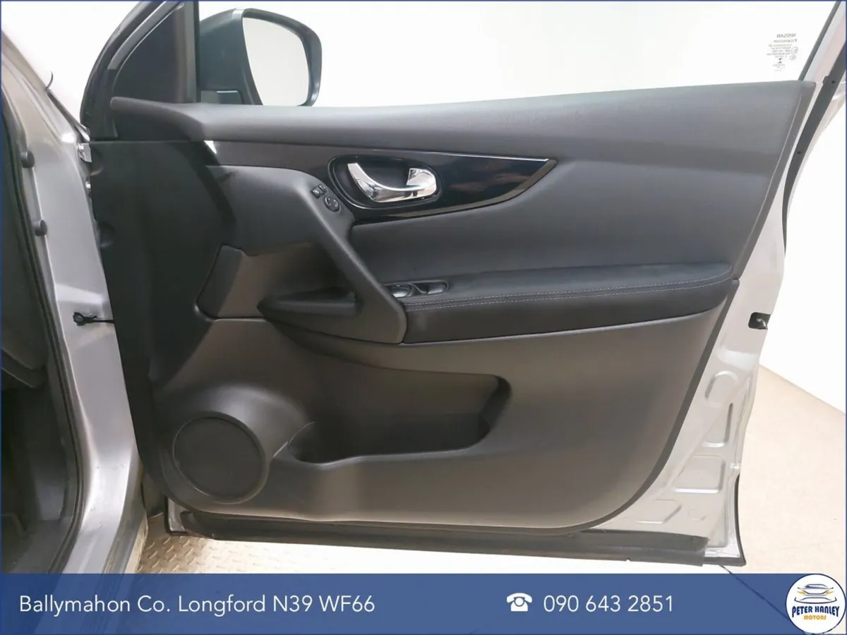 Nissan Qashqai Hatchback, Diesel, 2016, Silver