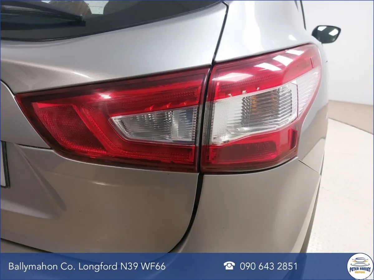 Nissan Qashqai Hatchback, Diesel, 2016, Silver
