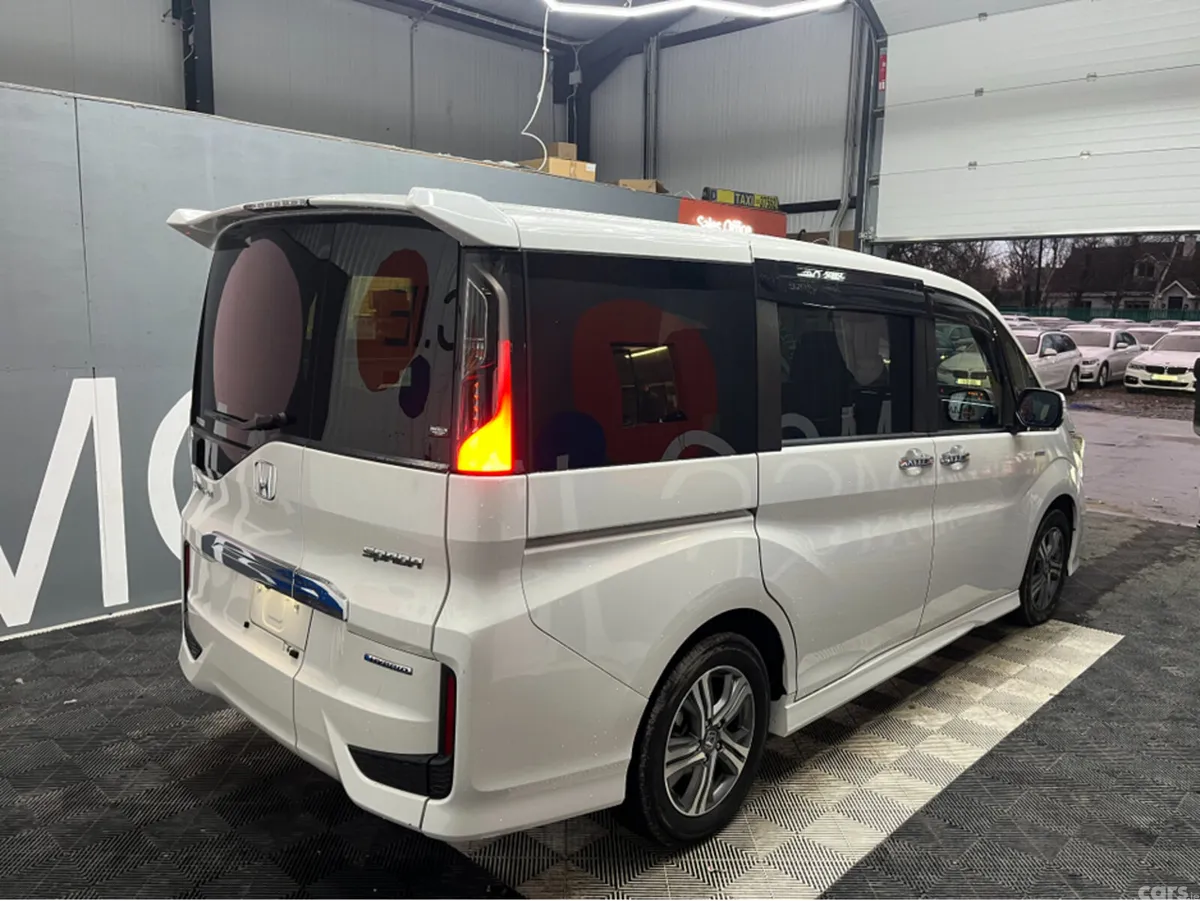 Honda Stepwagon MPV, Petrol Hybrid, 2019, White