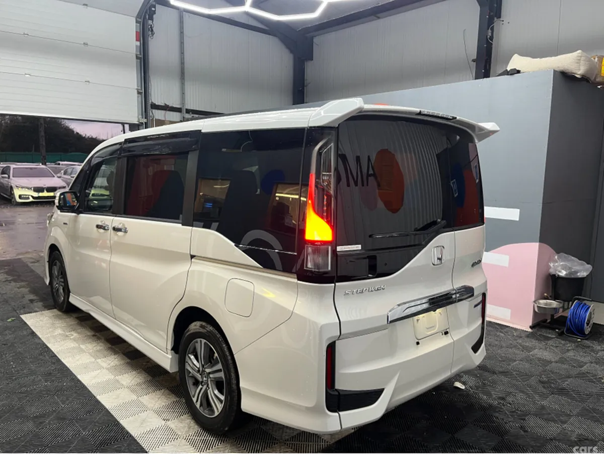Honda Stepwagon MPV, Petrol Hybrid, 2019, White