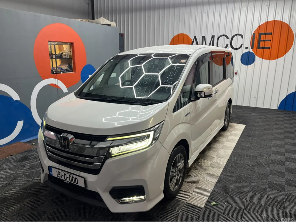 Honda Stepwagon MPV, Petrol Hybrid, 2019, White