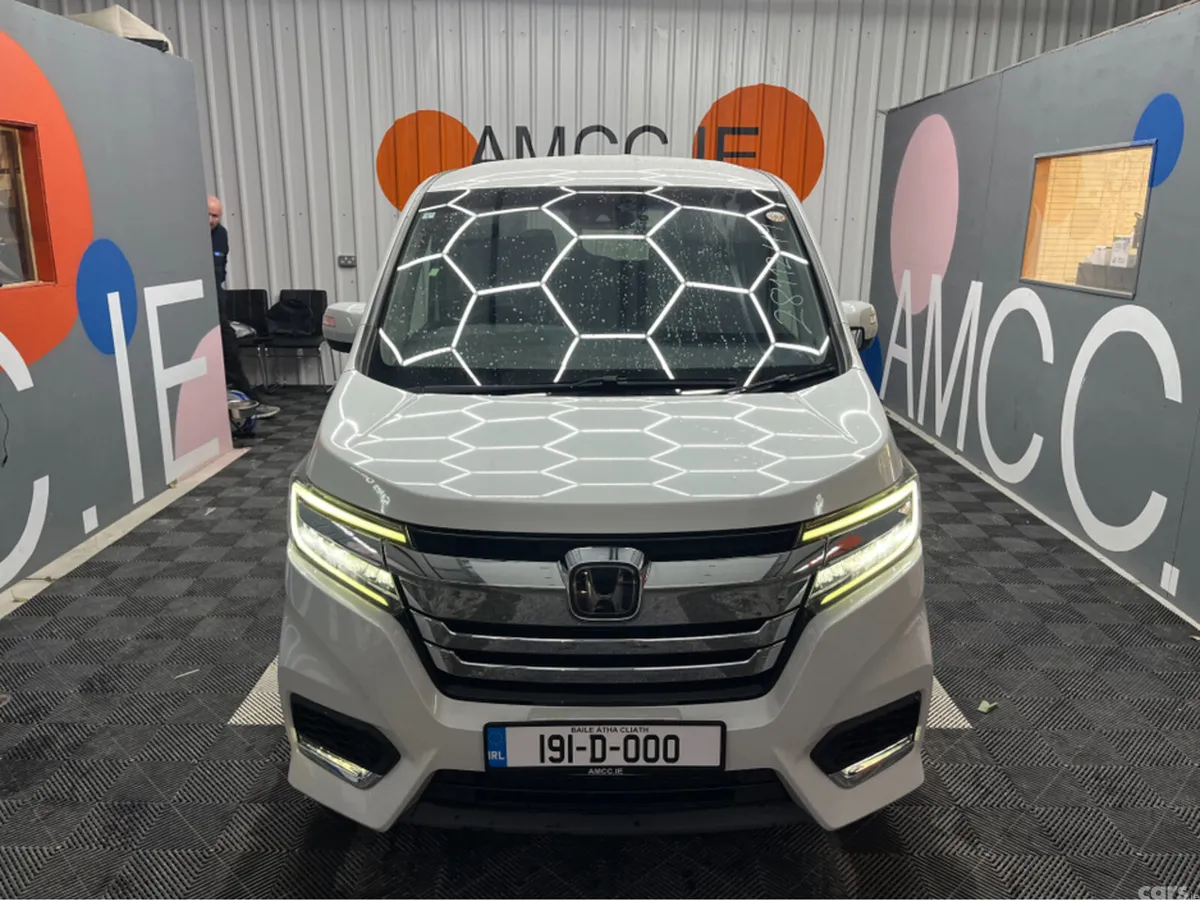 Honda Stepwagon MPV, Petrol Hybrid, 2019, White