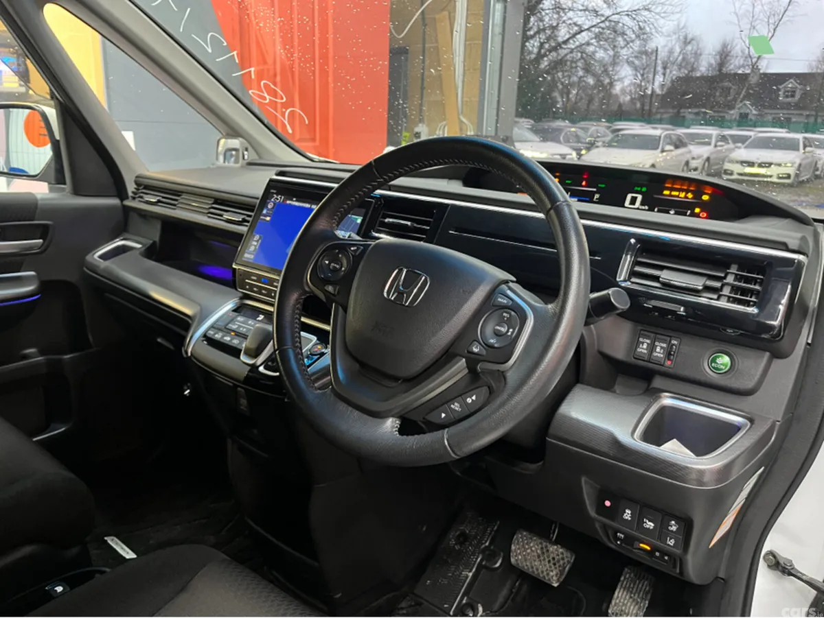 Honda Stepwagon MPV, Petrol Hybrid, 2019, White