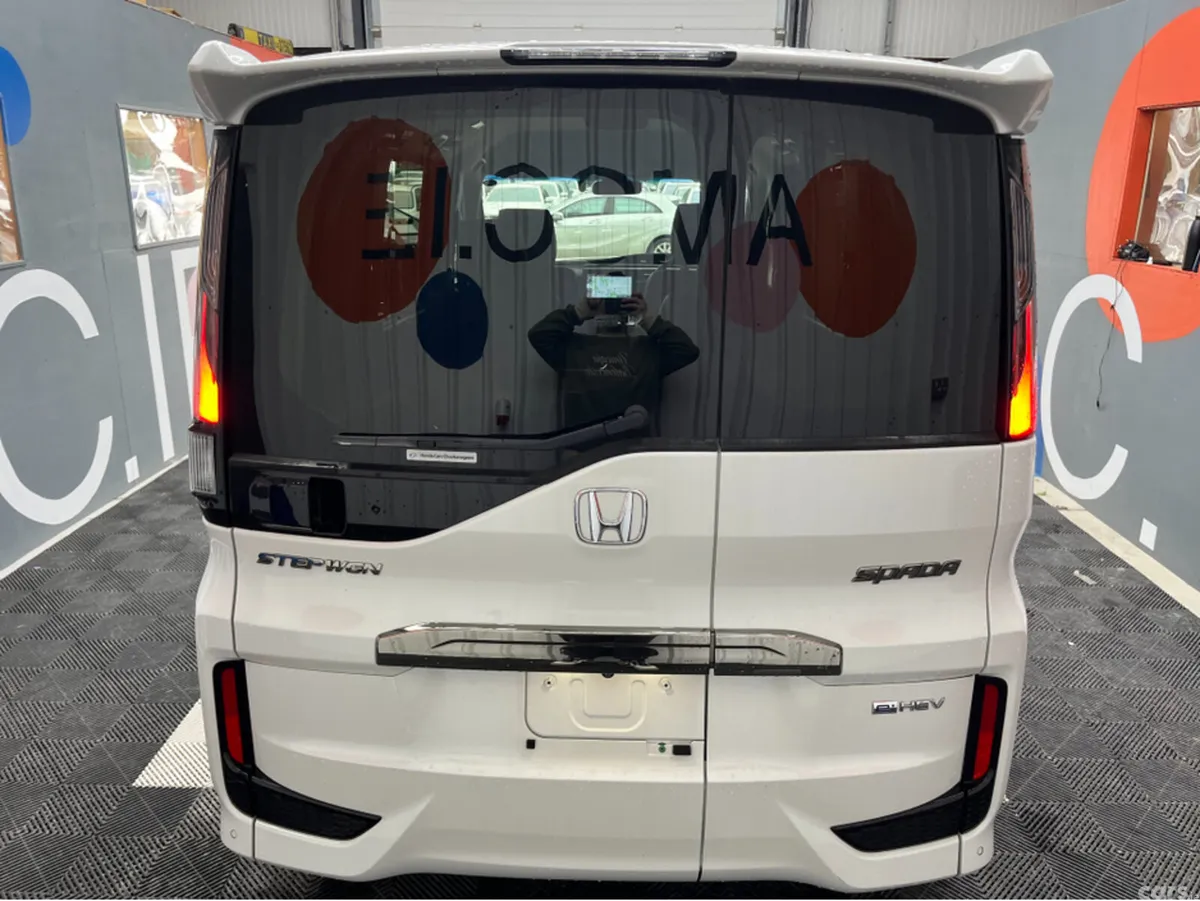 Honda Stepwagon MPV, Petrol Hybrid, 2021, White