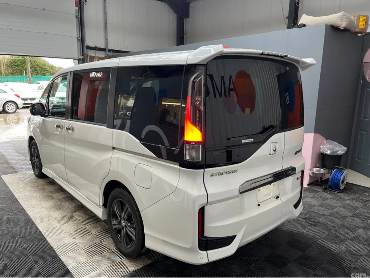 Honda Stepwagon MPV, Petrol Hybrid, 2021, White