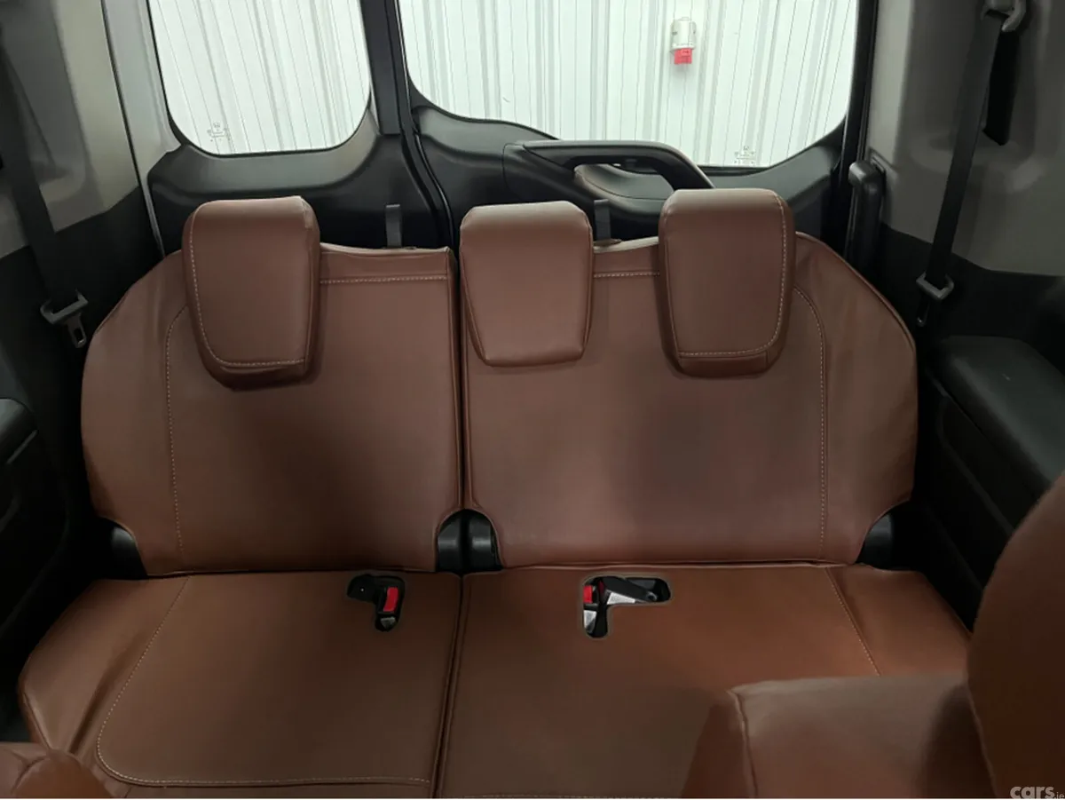 Honda Stepwagon MPV, Petrol Hybrid, 2021, White