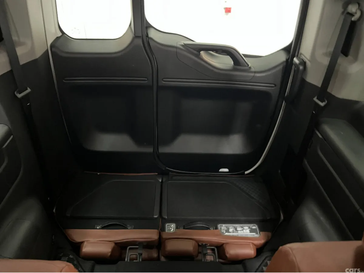 Honda Stepwagon MPV, Petrol Hybrid, 2021, White