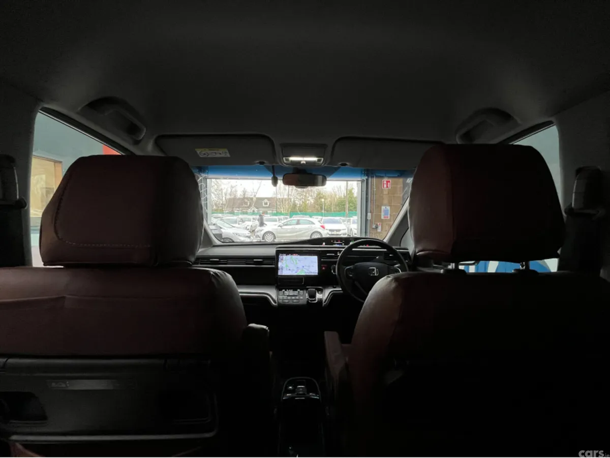 Honda Stepwagon MPV, Petrol Hybrid, 2021, White