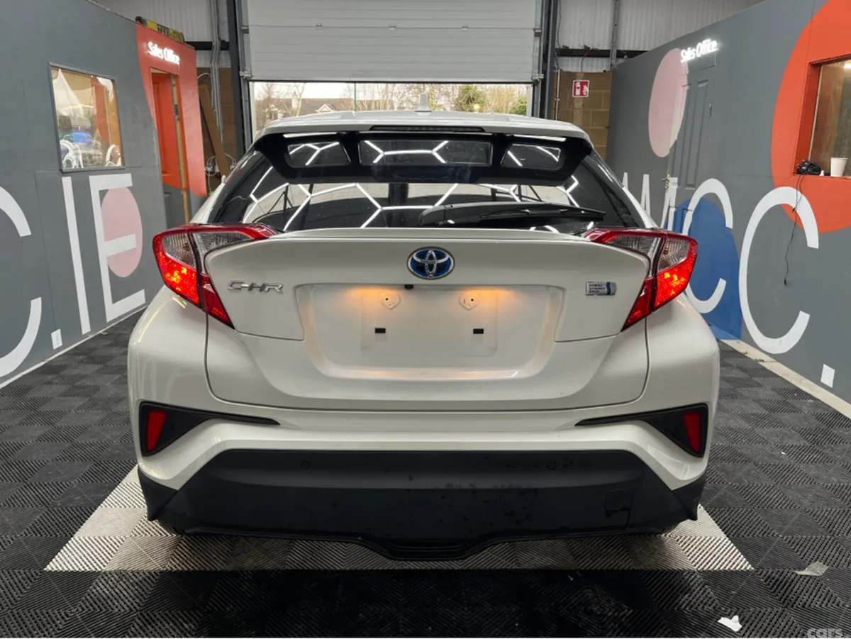 Toyota C-HR SUV, Petrol Hybrid, 2021, White