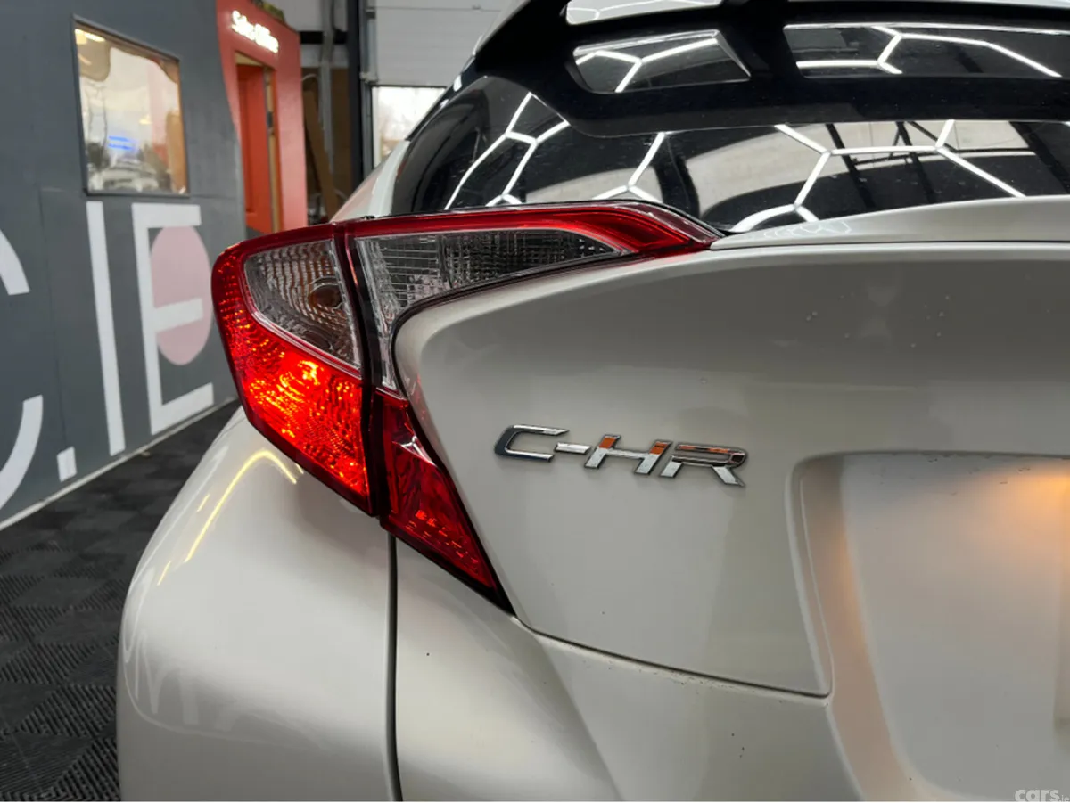Toyota C-HR SUV, Petrol Hybrid, 2021, White