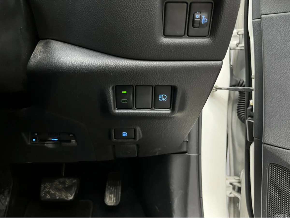 Toyota C-HR SUV, Petrol Hybrid, 2021, White