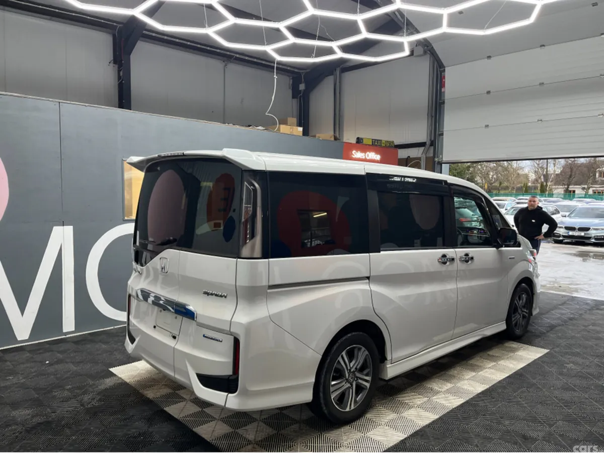 Honda Stepwagon MPV, Petrol Hybrid, 2019, White