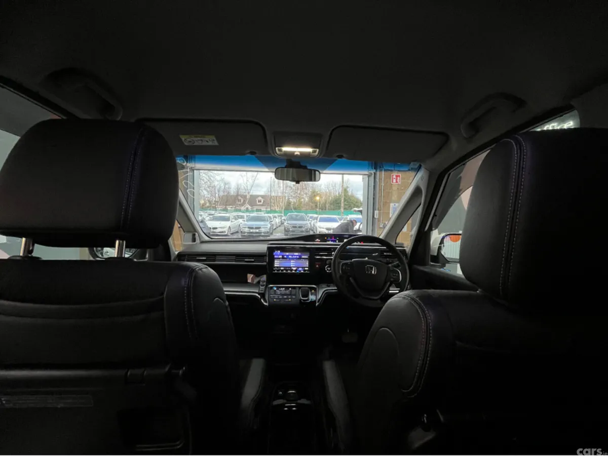 Honda Stepwagon MPV, Petrol Hybrid, 2019, White