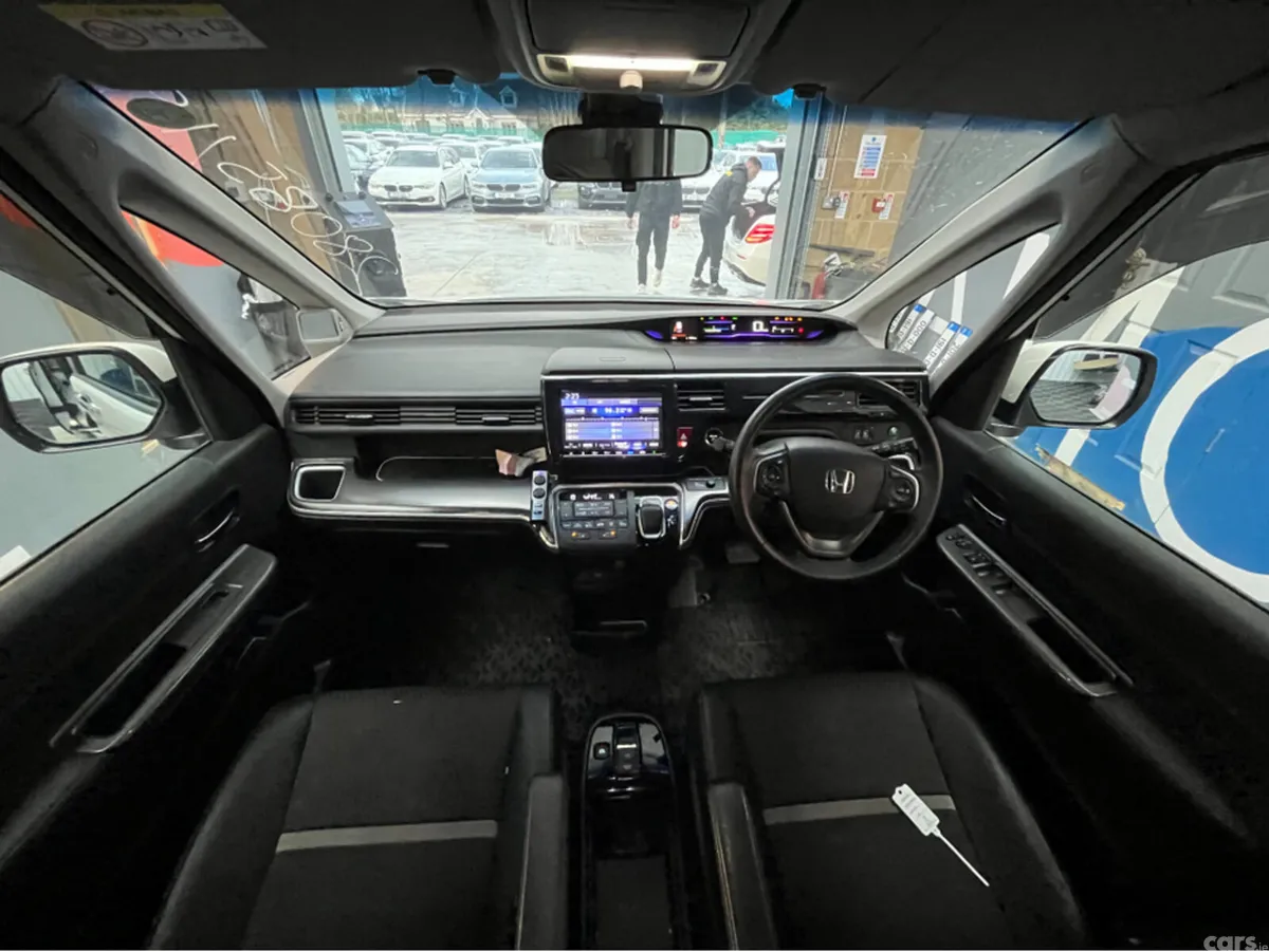 Honda Stepwagon MPV, Petrol Hybrid, 2019, White