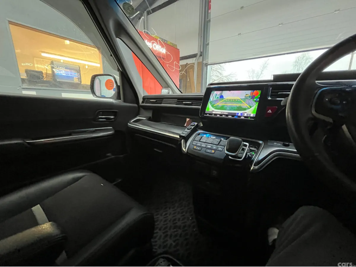 Honda Stepwagon MPV, Petrol Hybrid, 2019, White