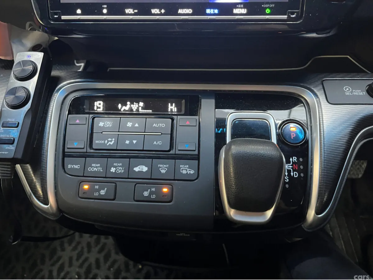 Honda Stepwagon MPV, Petrol Hybrid, 2019, White