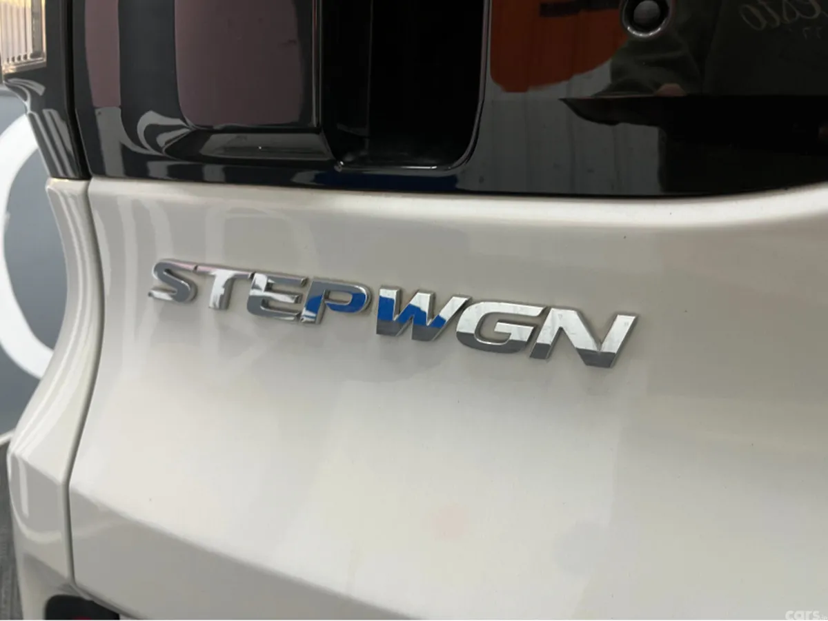 Honda Stepwagon MPV, Petrol Hybrid, 2019, White