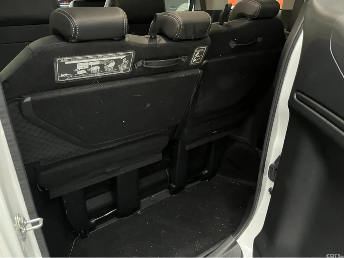 Honda Stepwagon MPV, Petrol Hybrid, 2019, White