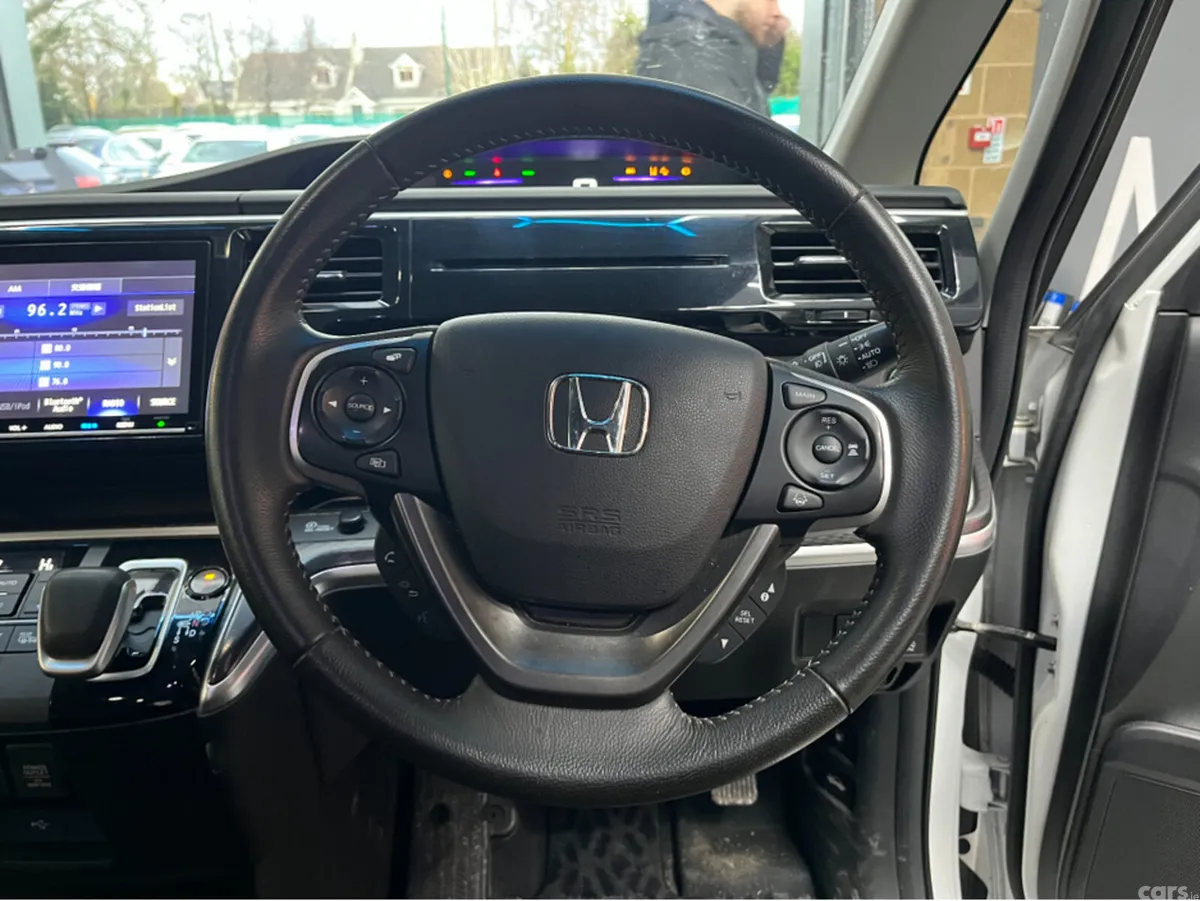 Honda Stepwagon MPV, Petrol Hybrid, 2019, White