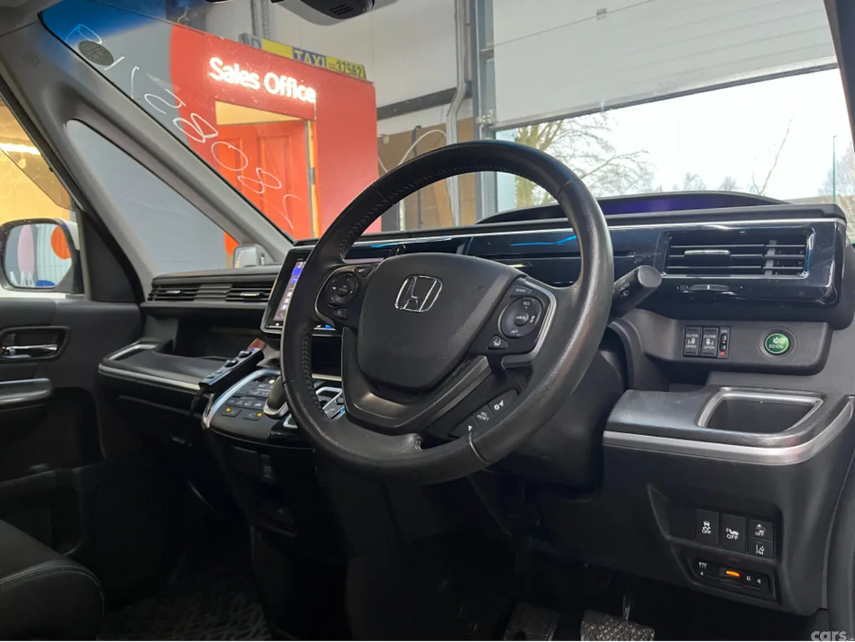 Honda Stepwagon MPV, Petrol Hybrid, 2019, White