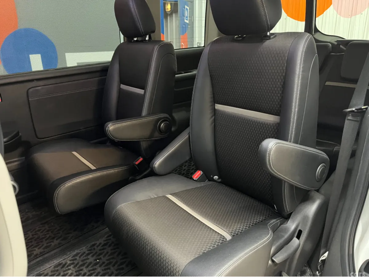 Honda Stepwagon MPV, Petrol Hybrid, 2019, White