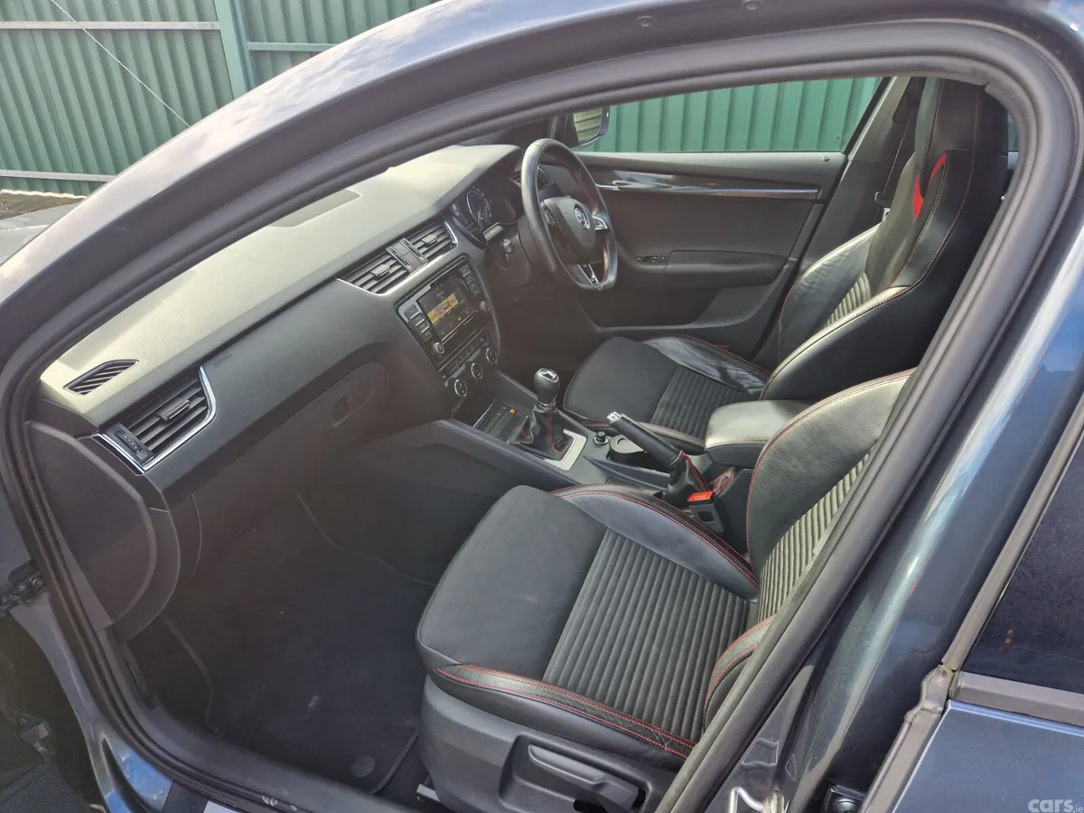Skoda Octavia Saloon, Diesel, 2016, Grey